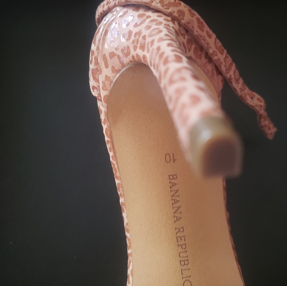Size 10 Leopard pattern heels - Picture 3 of 4